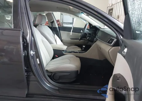 2017 Kia Optima Lx z USA, uszkodzony, nr VIN 5XXGT4L35HG133334